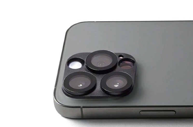 iPhone 14シリーズのカメラユニットをしっかり守るプロテクター