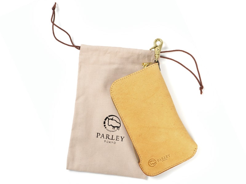 エルクレザーを使ったスマホケースは、PARLEY専用の巾着袋にお入れてお届け