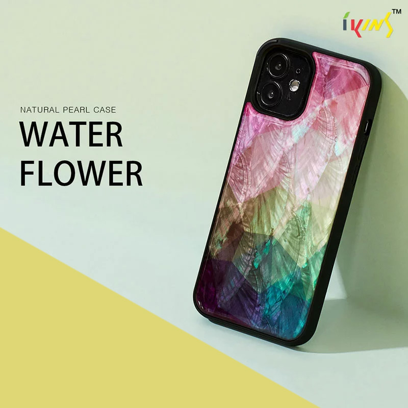 「ウォーターフラワー」：水の中で絵の具が自然に広がる現象をパステル系の色で表現したみずみずしいデザインが特徴のケースです。
