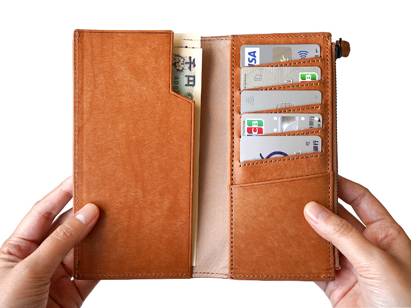 使いやすい二つ折りタイプ