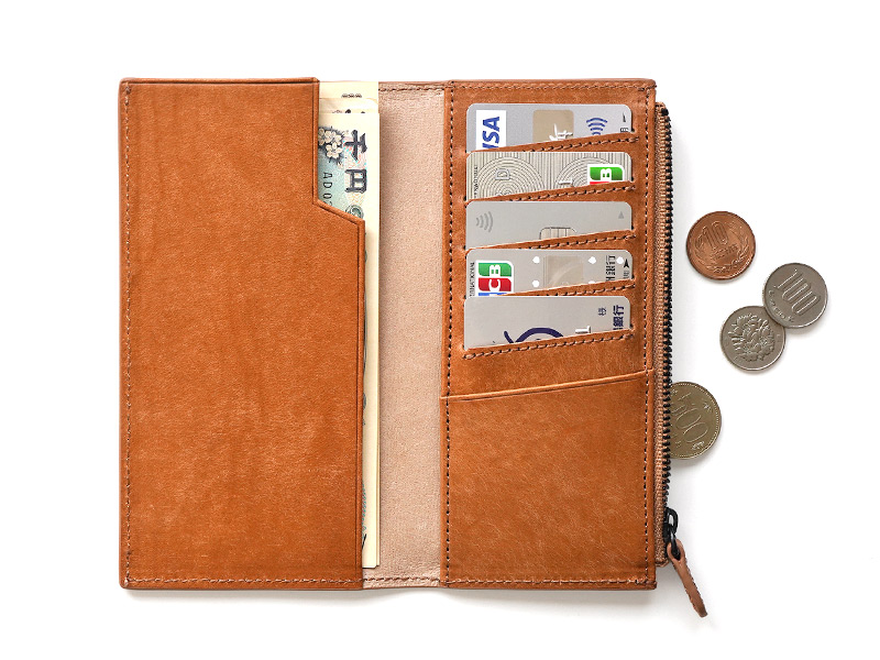 見た目以上に大容量なスリムな長財布