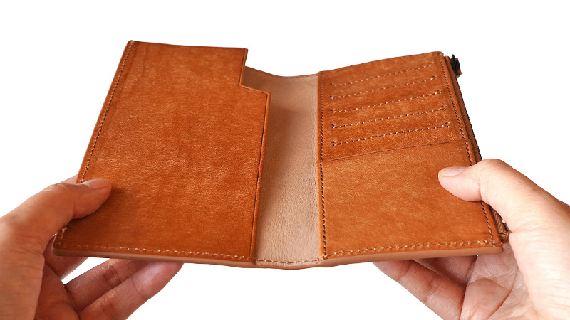 使いやすい二つ折りタイプ