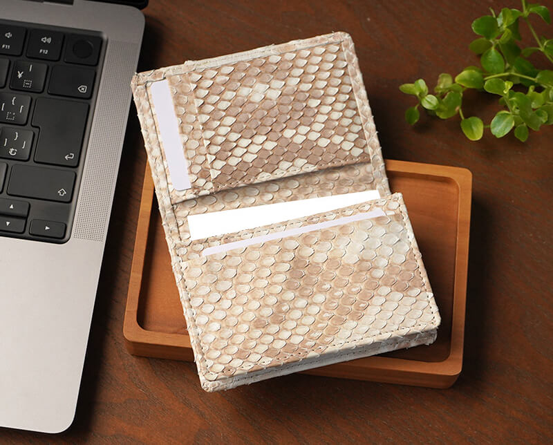 斑紋の出方は一点一点異なります。