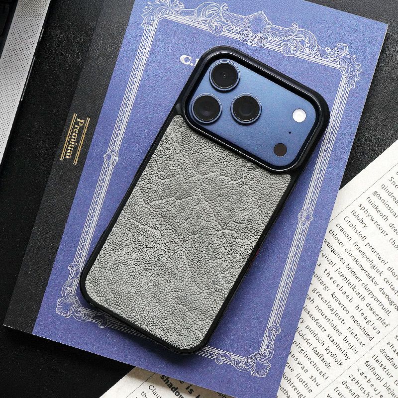 iPhone17 Pro ケース ブランド 本革 スマホケース レザー 革 背面 カバー エキゾチックレザー 象革 個性的 グレー ブラック 黒